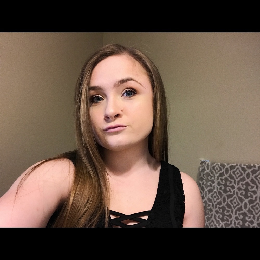 Meet your Posher, Elizabeth